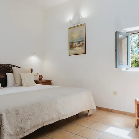 & Paissa D'en Bernat Cala Tarida (Ibiza)